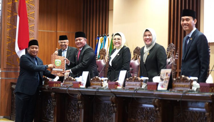 DPRD Prov.Sumsel Sahkan Program Pembentukan Peraturan Daerah Tahun 2024 ...